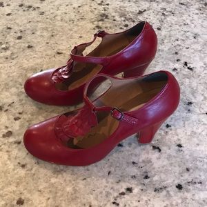 Steve Madden red heels, size 39.5, run small